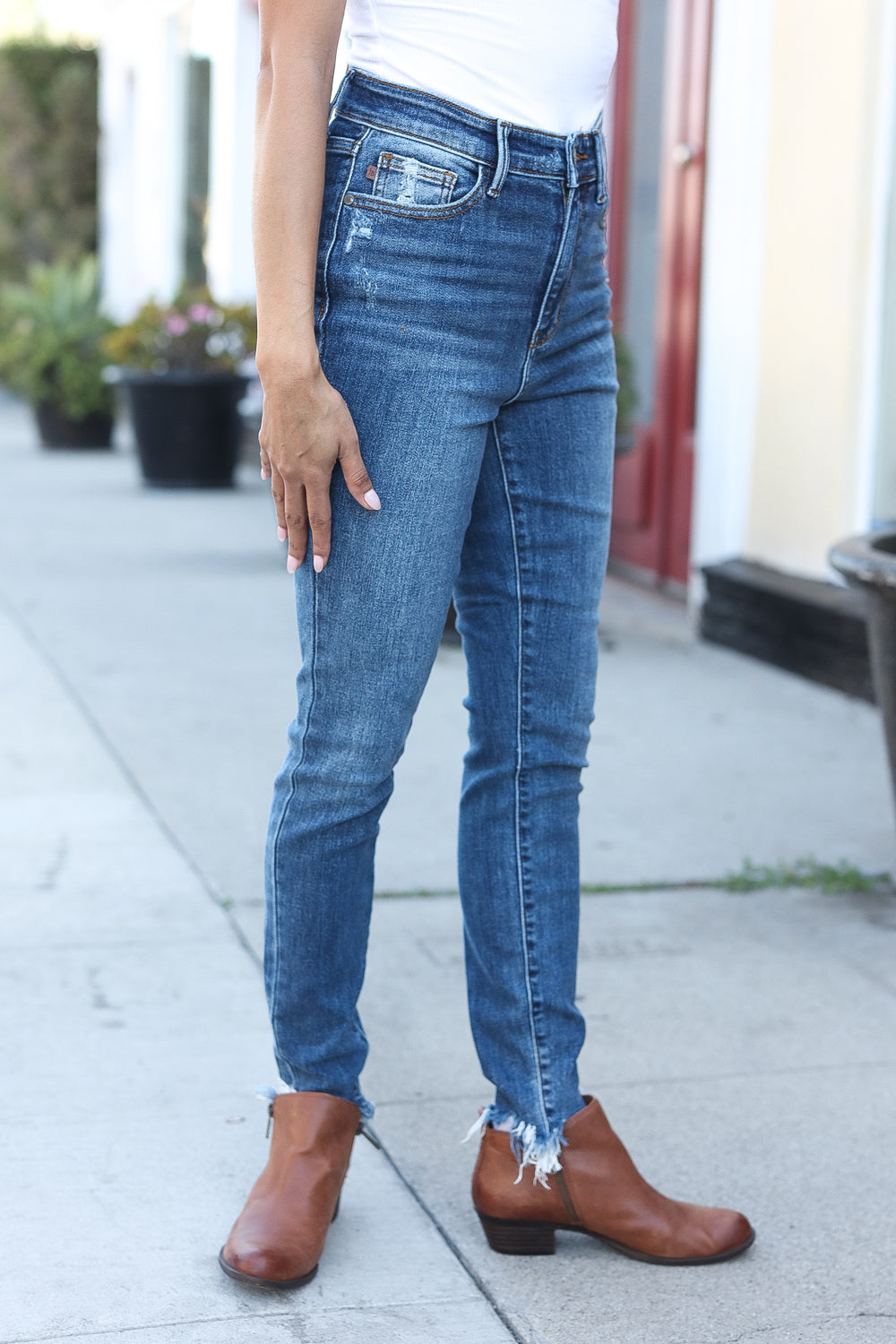 Judy Blue Dark Wash Mid Rise Minimum Distressed Straight Leg Jeans (Open Pack)